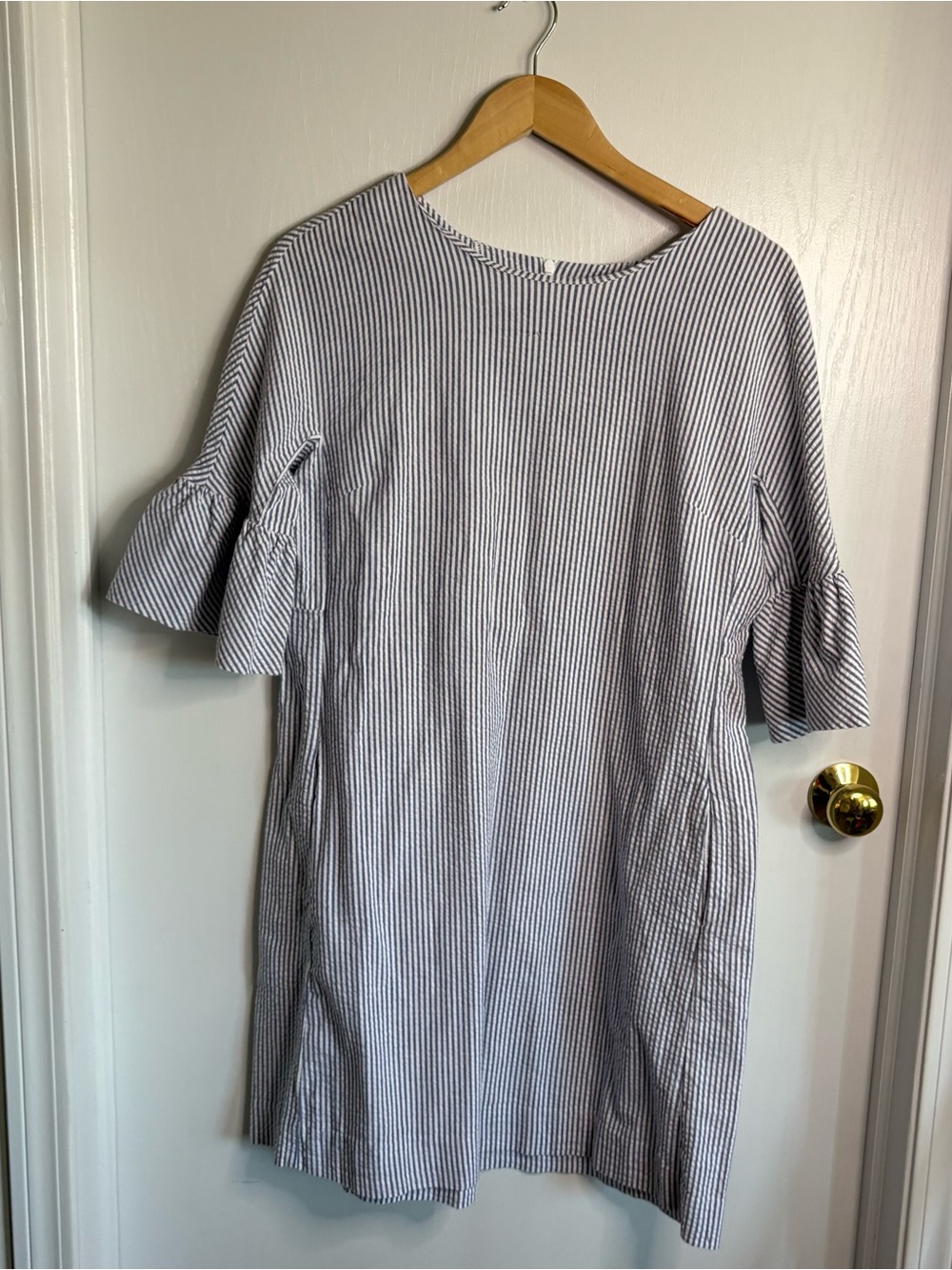 Seersucker Knee Length Dress Ruffle Bell Sleeve Pockets Sz M Preppy Cotton